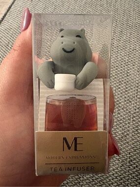 Modern Expressions Gray Hippo Tea Infuser